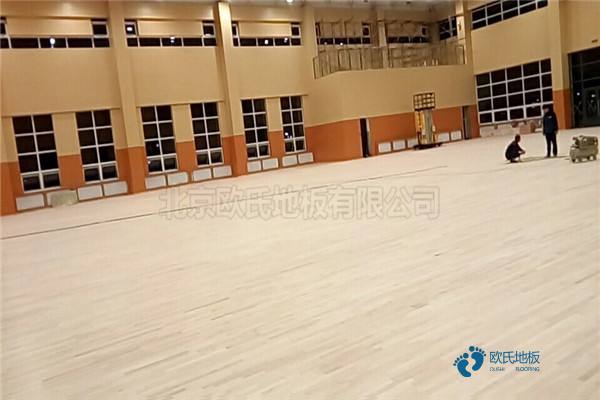 籃球場(chǎng)專用木地板廠家哪家安裝服務(wù)好？